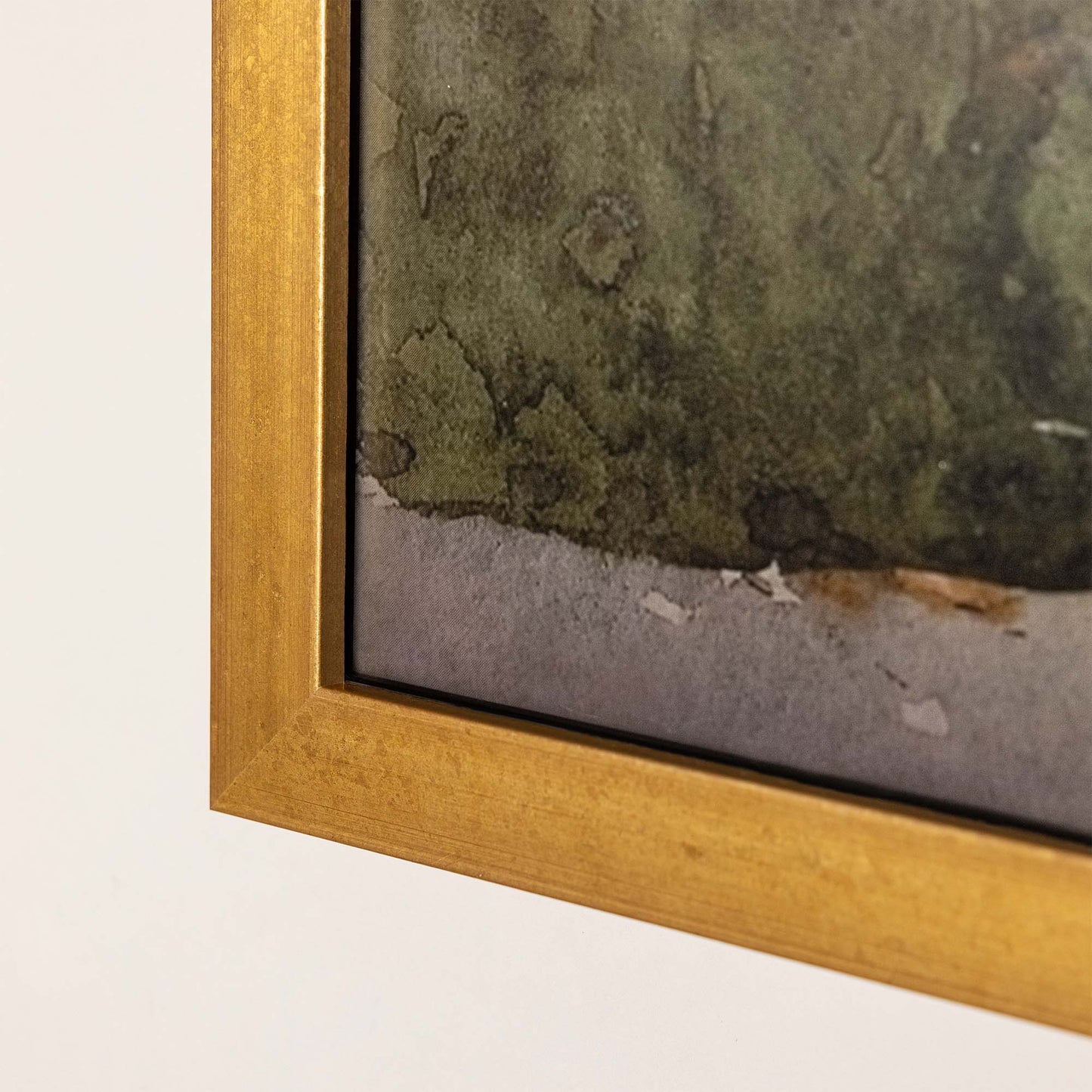 Close up to Antique gold wooden tv frame corner