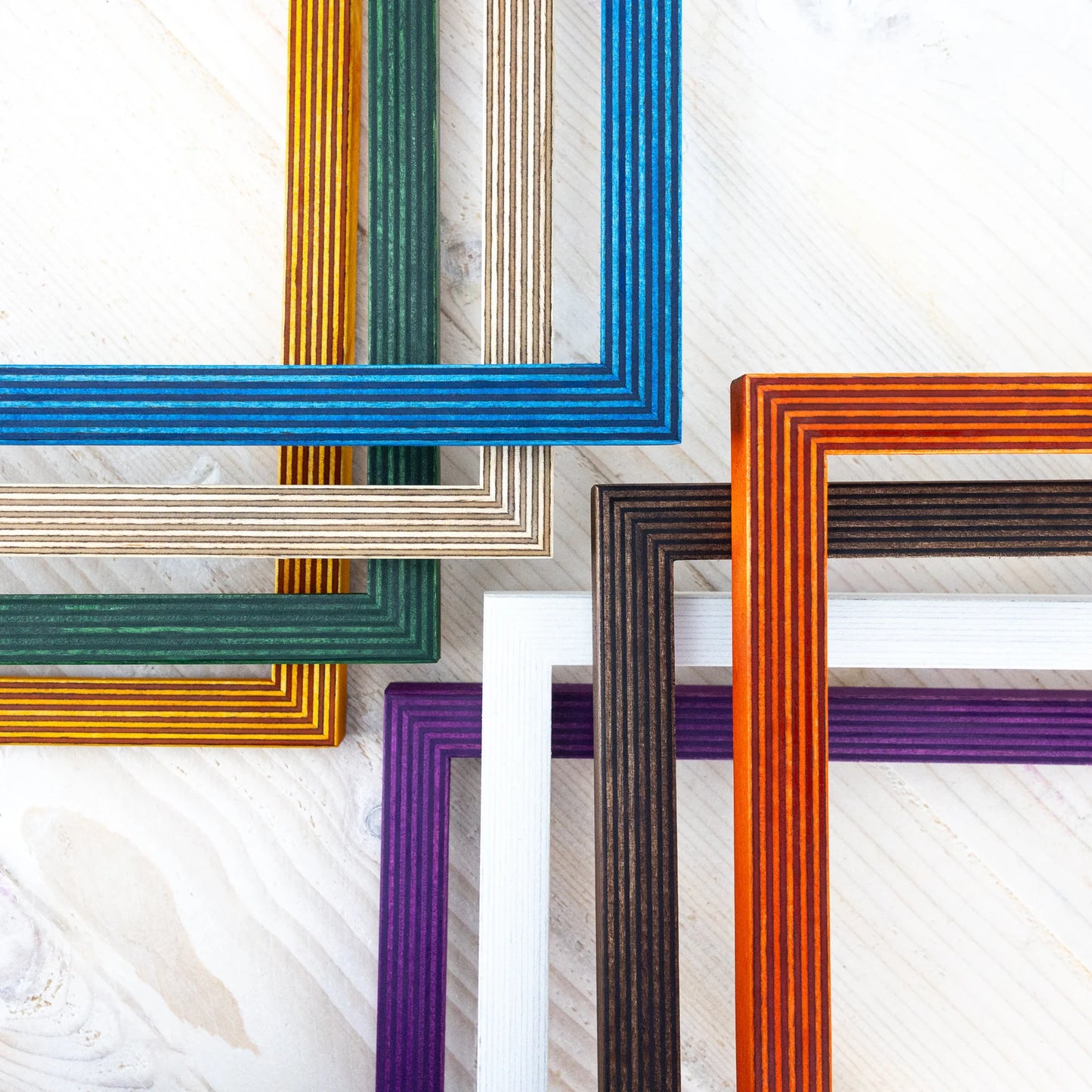 Cadre photo à bords super fins, couleur unie de votre choix dans un style minimaliste.